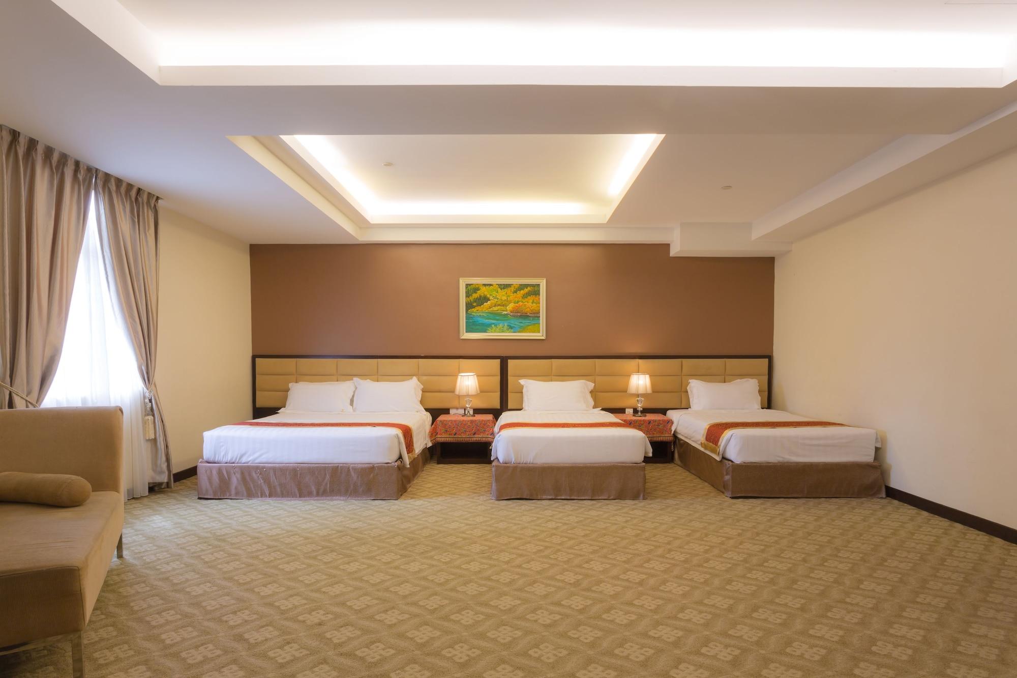 Hallmark Crown Hotel Malacca Екстериор снимка