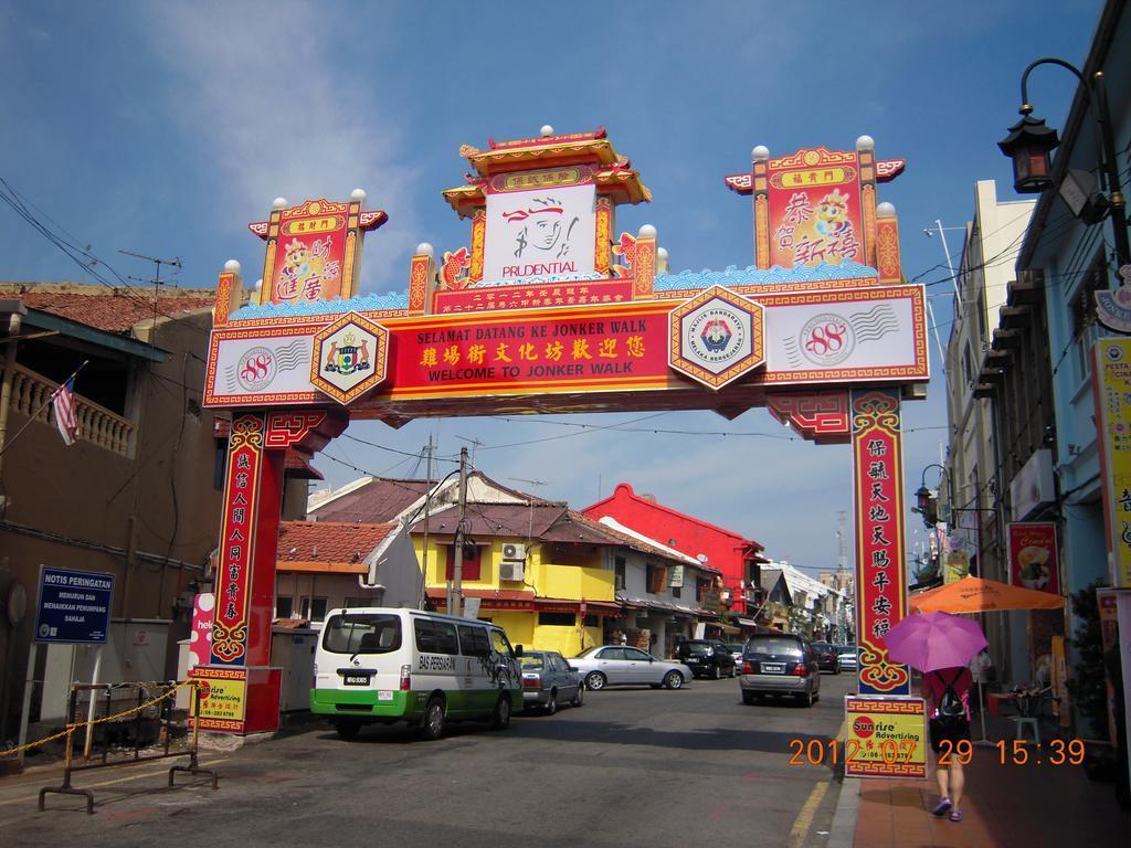 Hallmark Crown Hotel Malacca Екстериор снимка