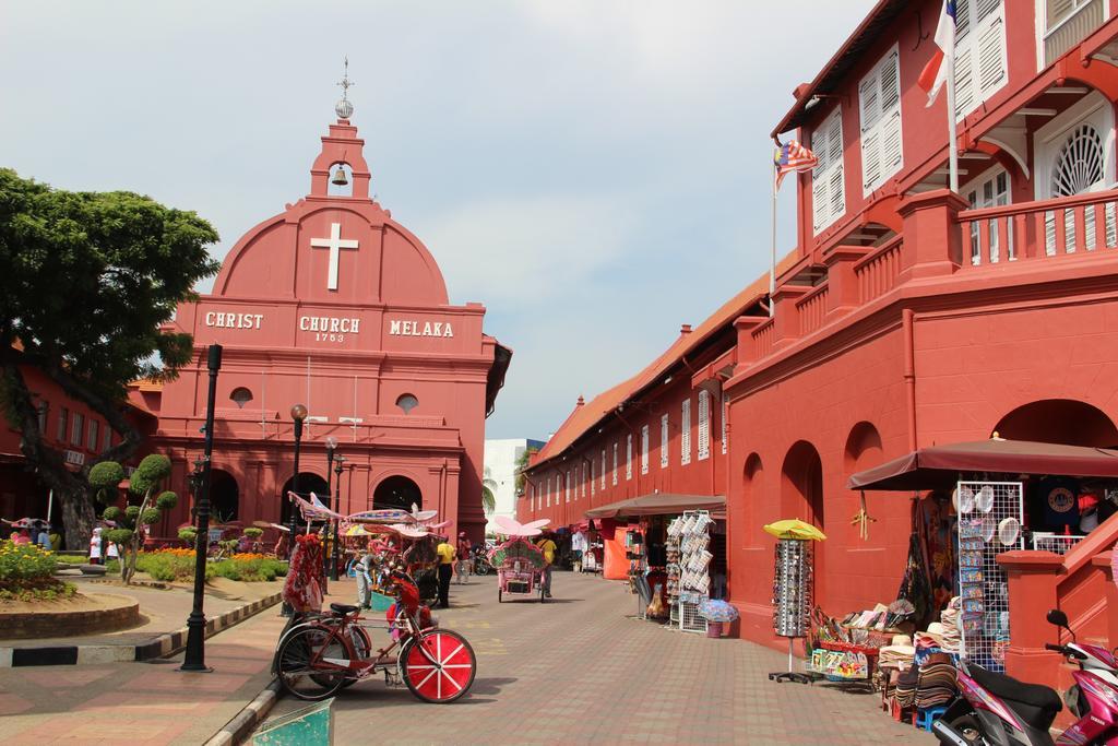 Hallmark Crown Hotel Malacca Екстериор снимка