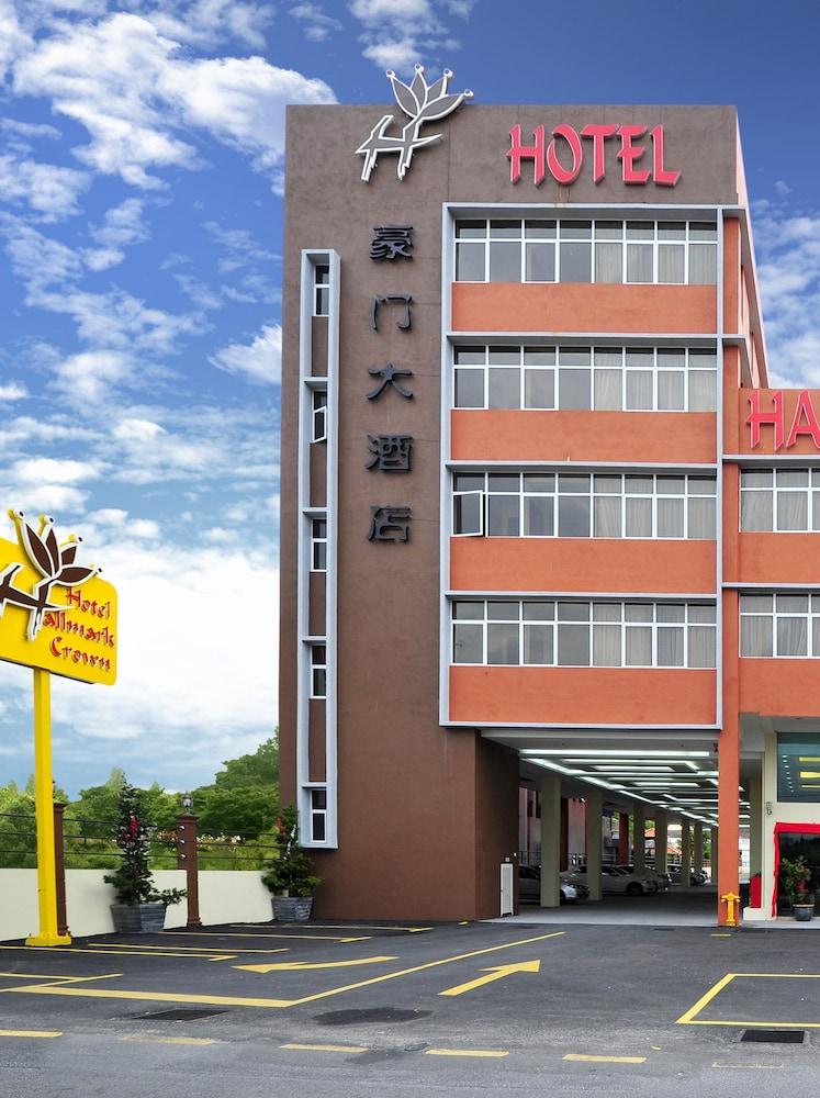 Hallmark Crown Hotel Malacca Екстериор снимка
