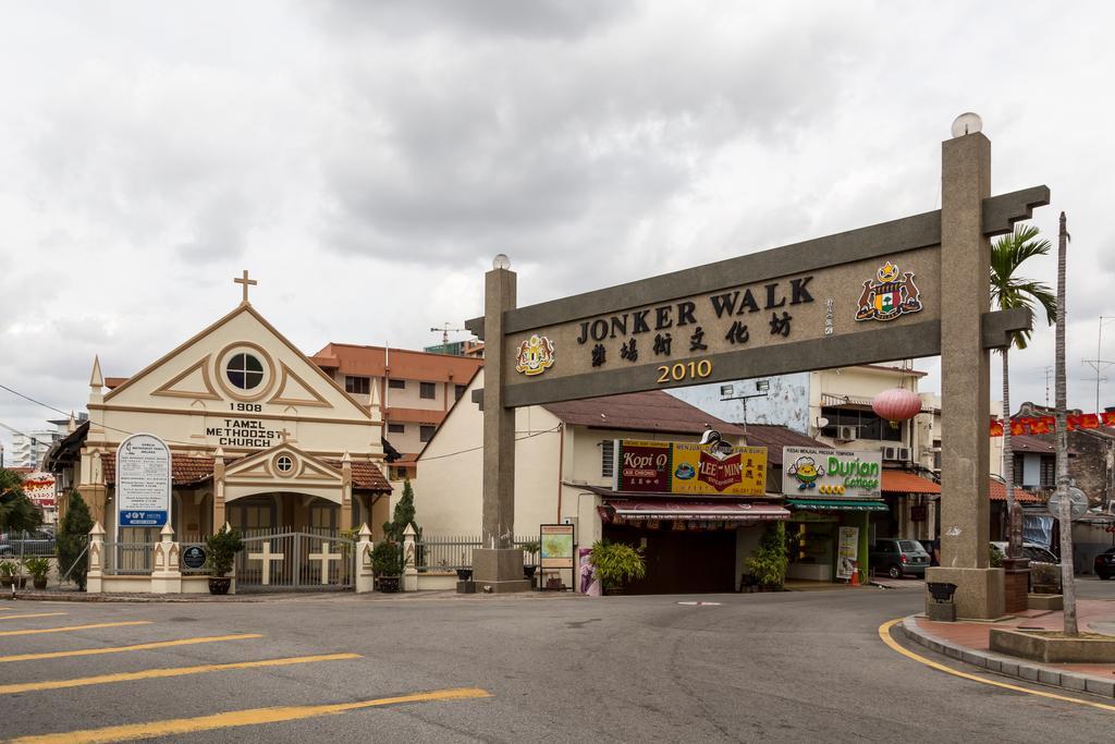 Hallmark Crown Hotel Malacca Екстериор снимка