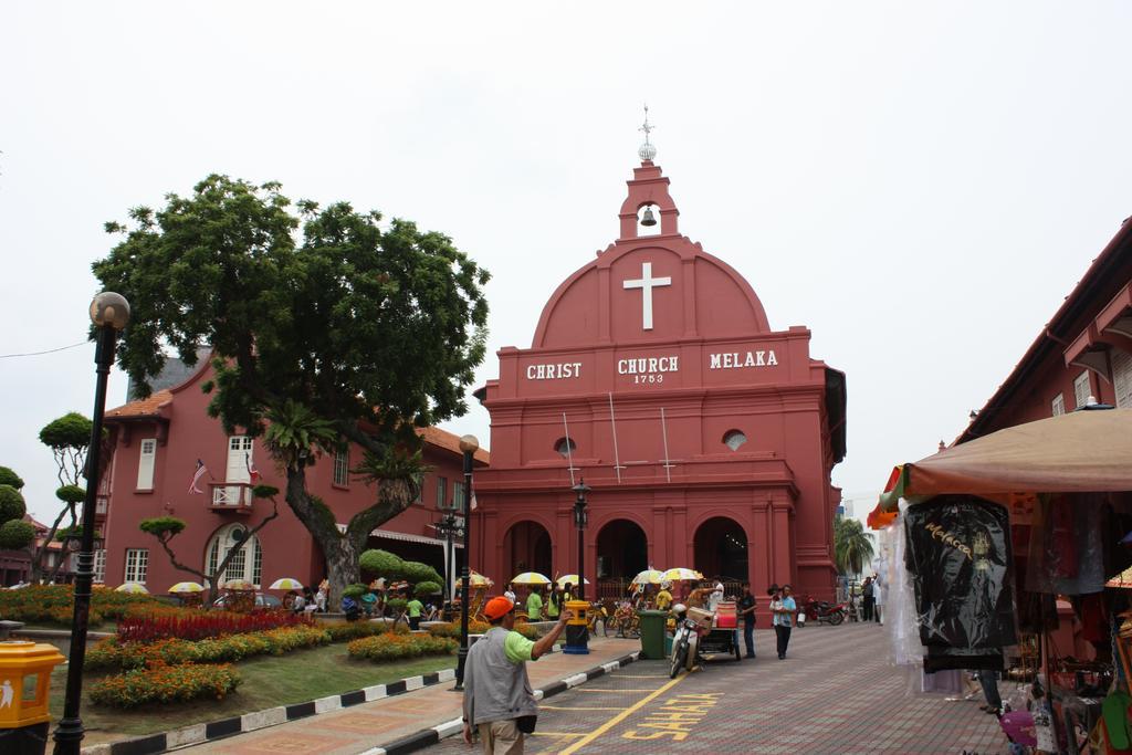 Hallmark Crown Hotel Malacca Екстериор снимка