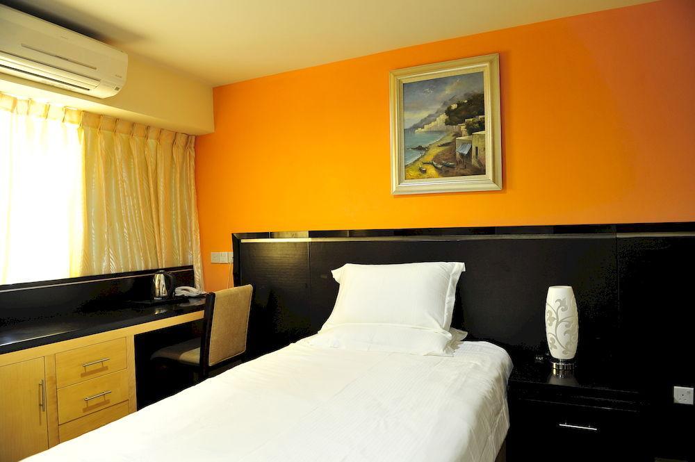 Hallmark Crown Hotel Malacca Екстериор снимка