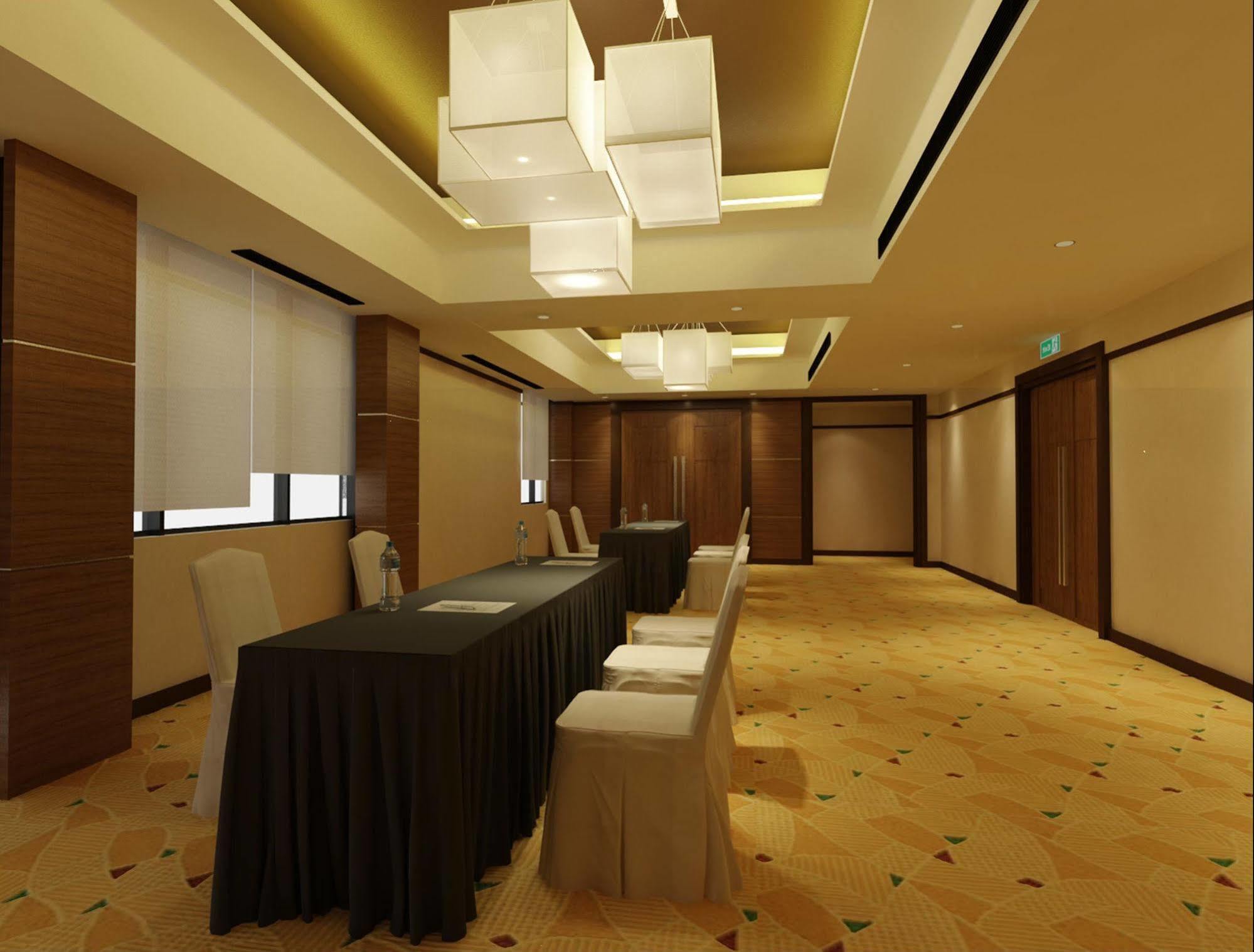 Hallmark Crown Hotel Malacca Екстериор снимка
